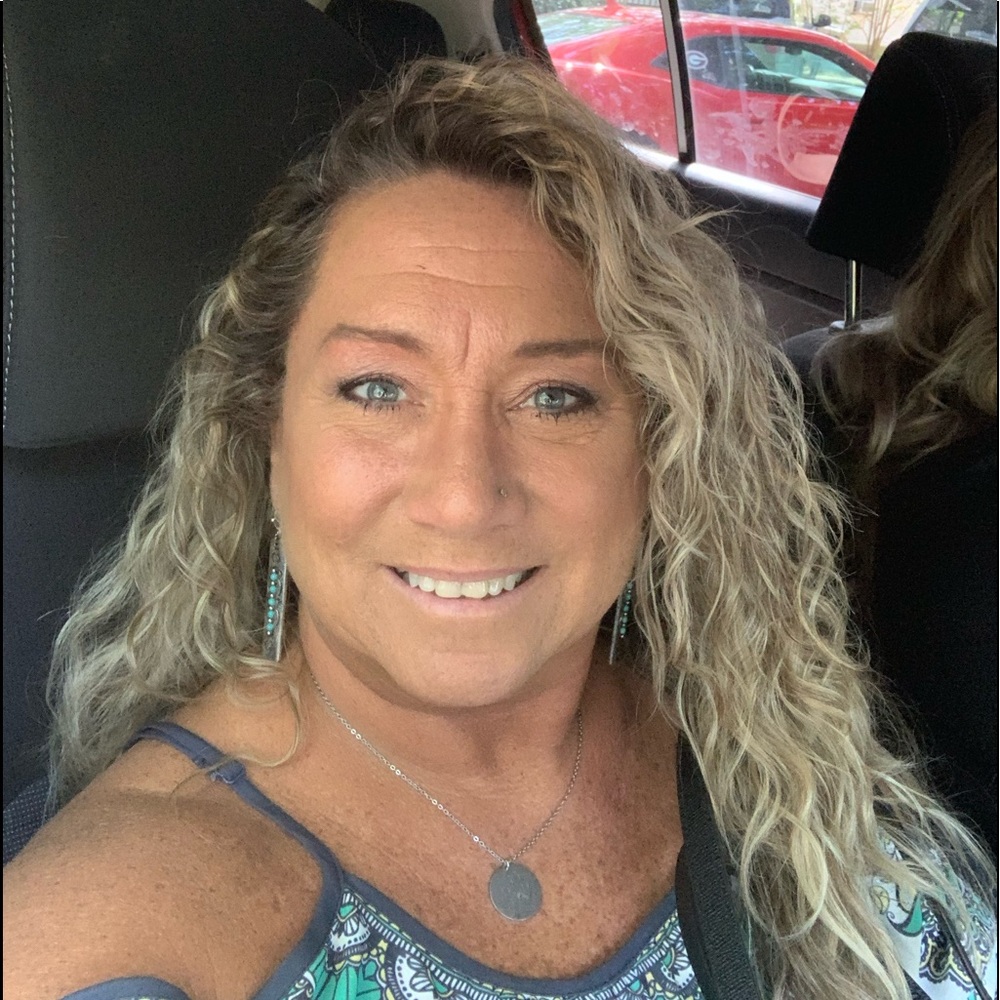 Meet your Posher, Angela